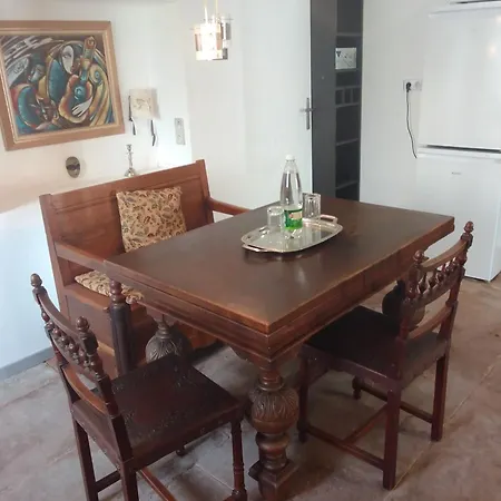 Maisonnette De Village Du Xviie Siecle * Le Puid